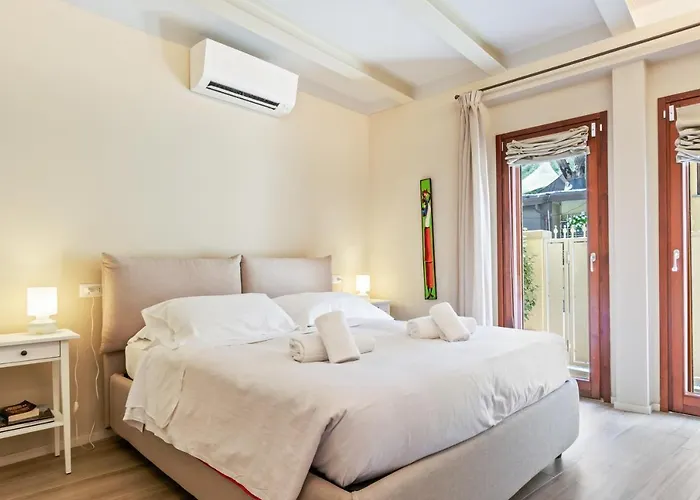 Guesthost - Piazzale Michelangelo Modern Flat * Флоренция
